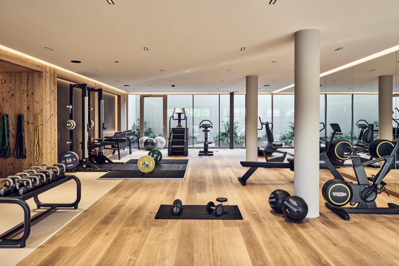 Falkensteiner Hotel Kronplatz - The Leading Hotels Of The World (Adults Only) Riscone Exteriör bild A gym in the UK