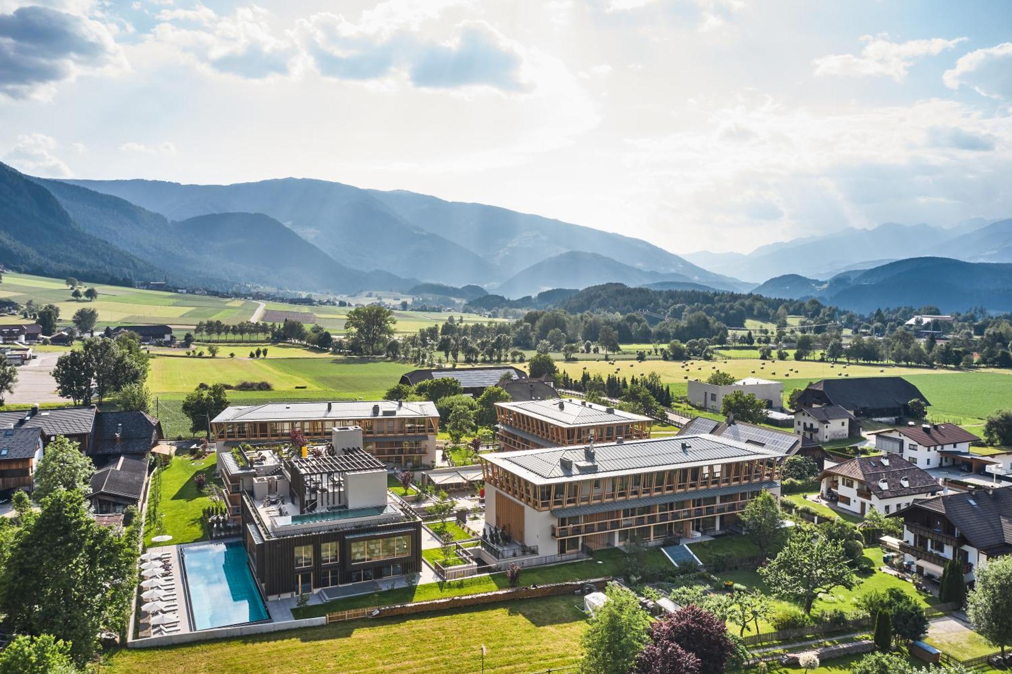 Falkensteiner Hotel Kronplatz - The Leading Hotels Of The World (Adults Only) Riscone Exteriör bild The campus of the University of Applied Sciences Kufstein
