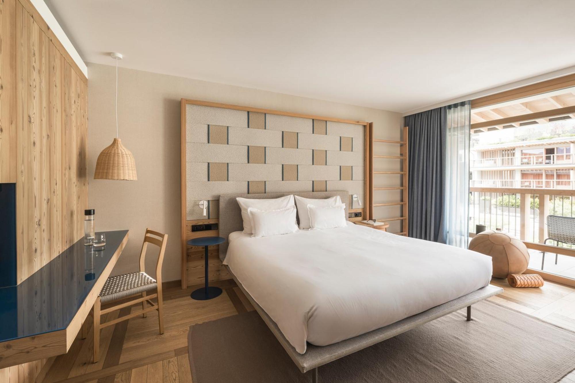 Falkensteiner Hotel Kronplatz - The Leading Hotels Of The World (Adults Only) Riscone Rum bild A room at the hotel