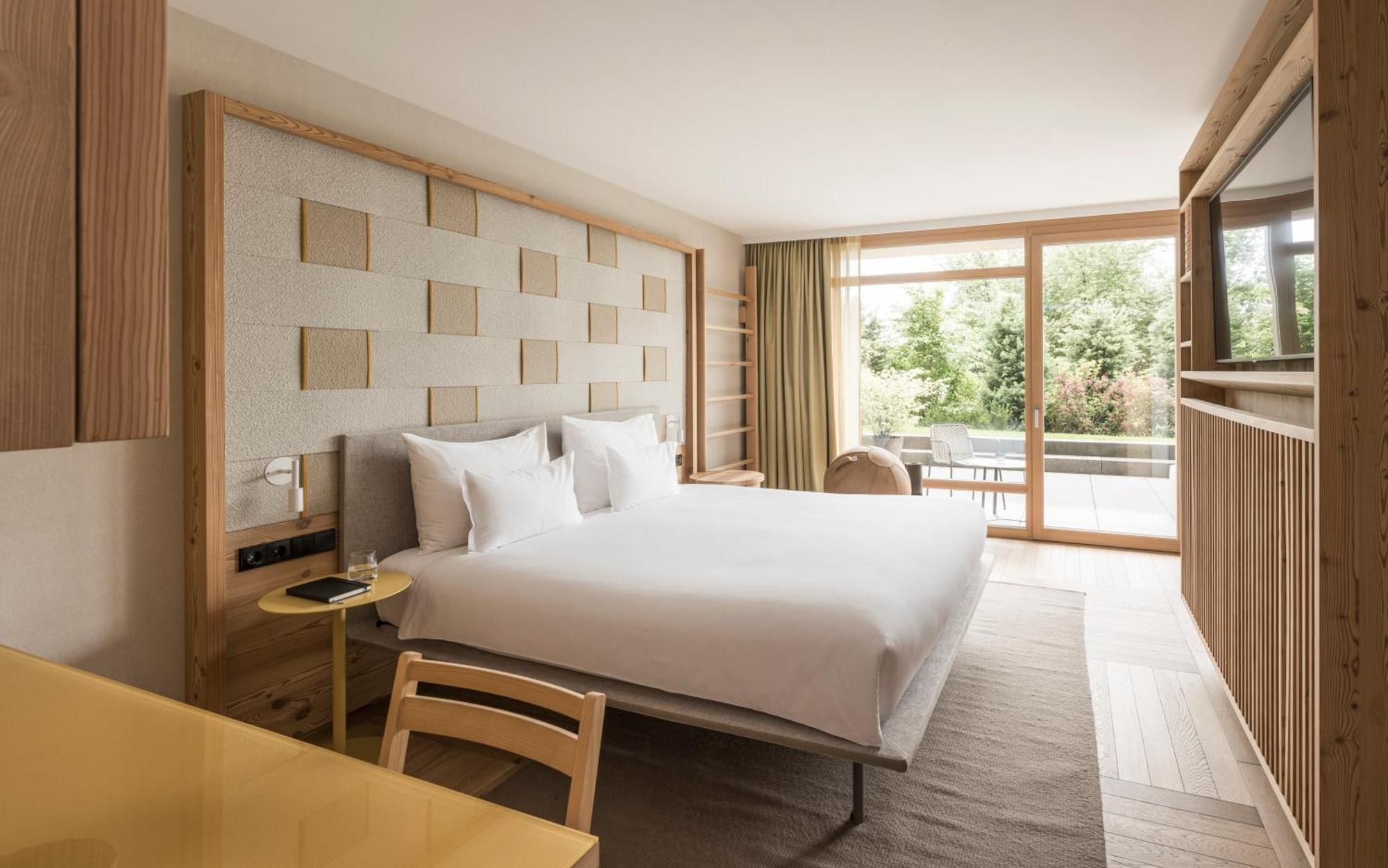Falkensteiner Hotel Kronplatz - The Leading Hotels Of The World (Adults Only) Riscone Exteriör bild A room at the hotel