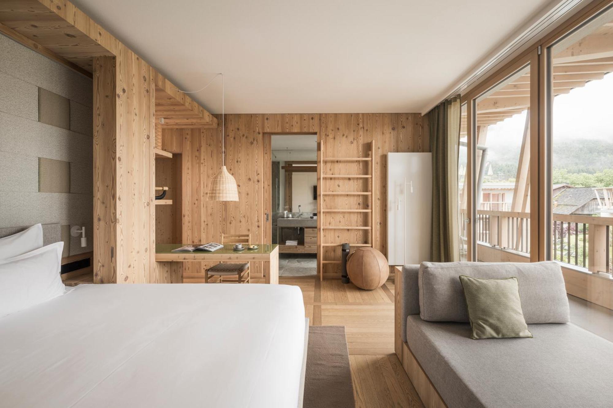 Falkensteiner Hotel Kronplatz - The Leading Hotels Of The World (Adults Only) Riscone Rum bild A room at the 7132 Summit