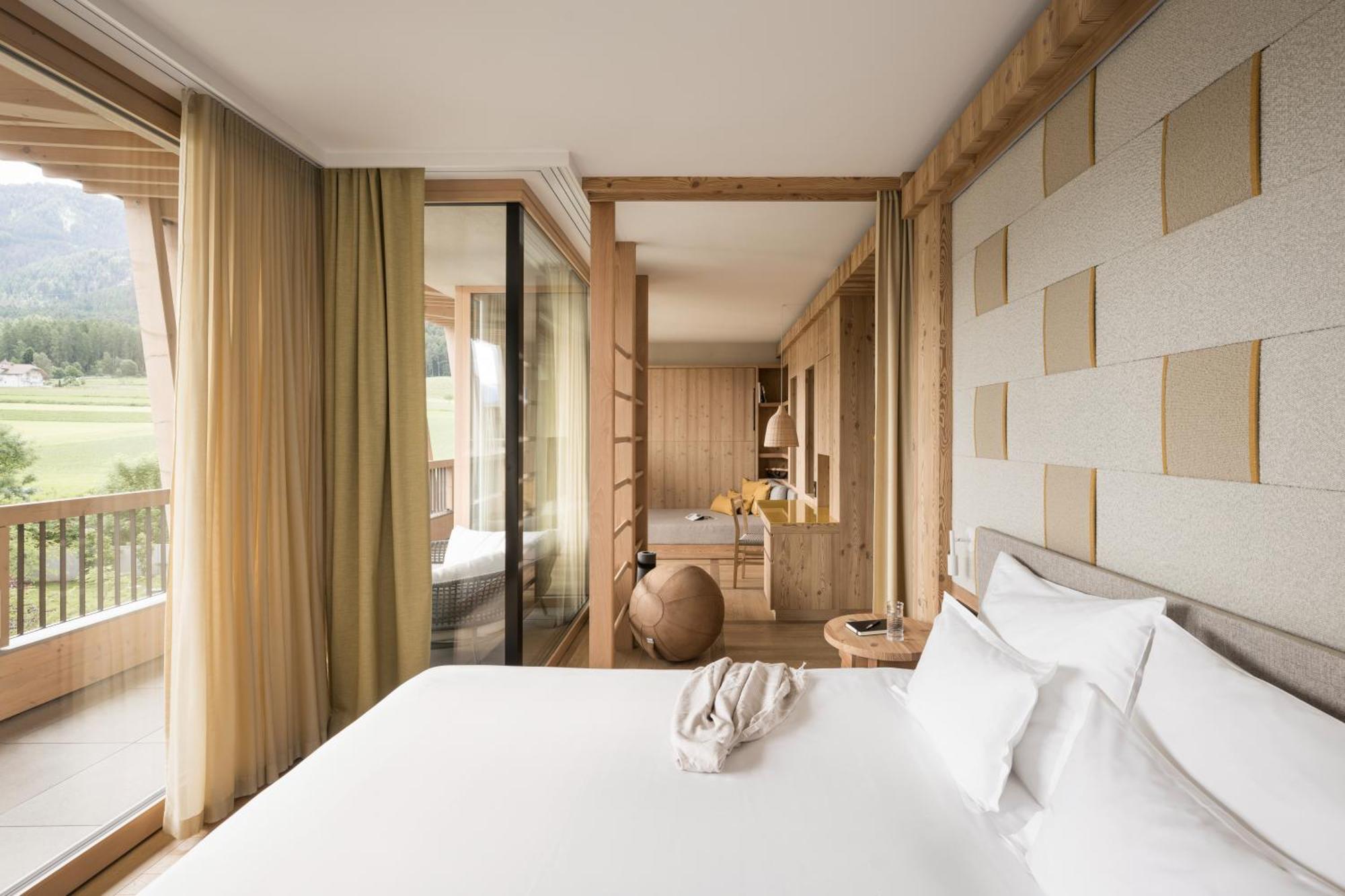 Falkensteiner Hotel Kronplatz - The Leading Hotels Of The World (Adults Only) Riscone Rum bild A room at the Hotel 7132 Samarkand