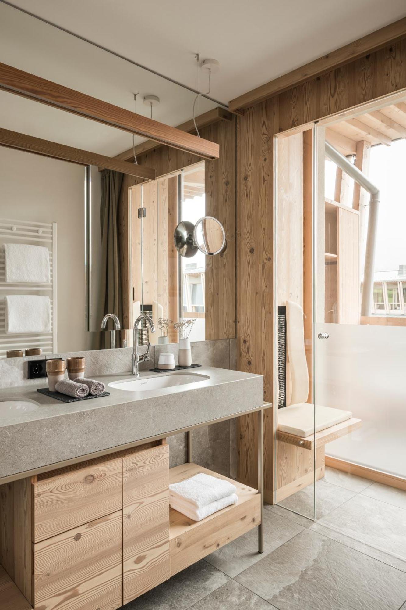 Falkensteiner Hotel Kronplatz - The Leading Hotels Of The World (Adults Only) Riscone Rum bild Bathroom